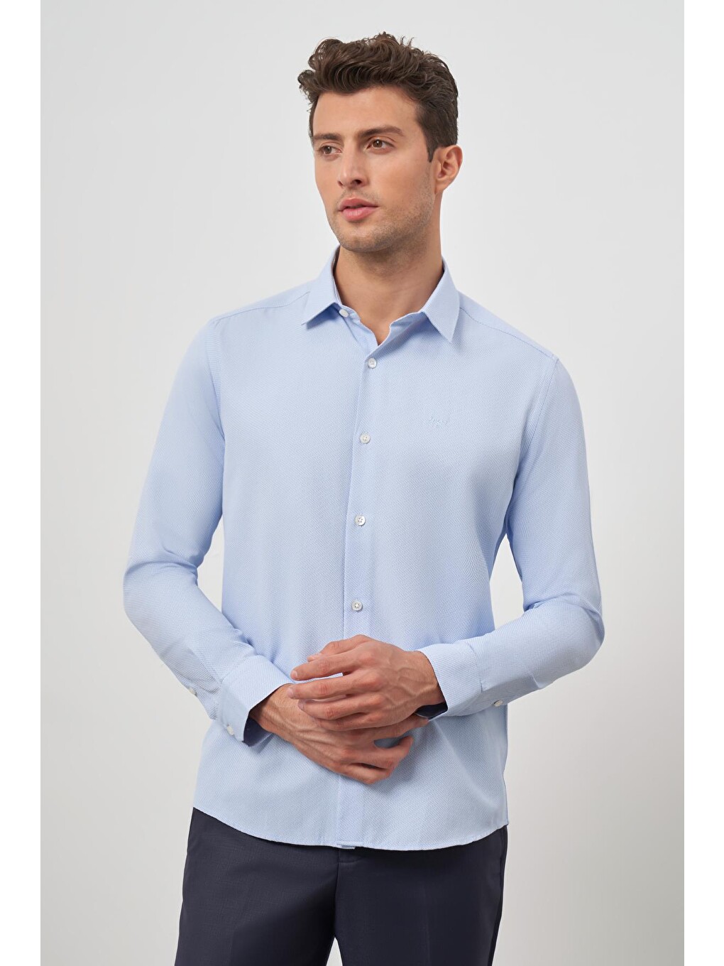 Mavi Uzun Kol Kendinden Desenli Armürlü 032 Sert Yaka Classic Slim Fit Gömlek 1004245151-3