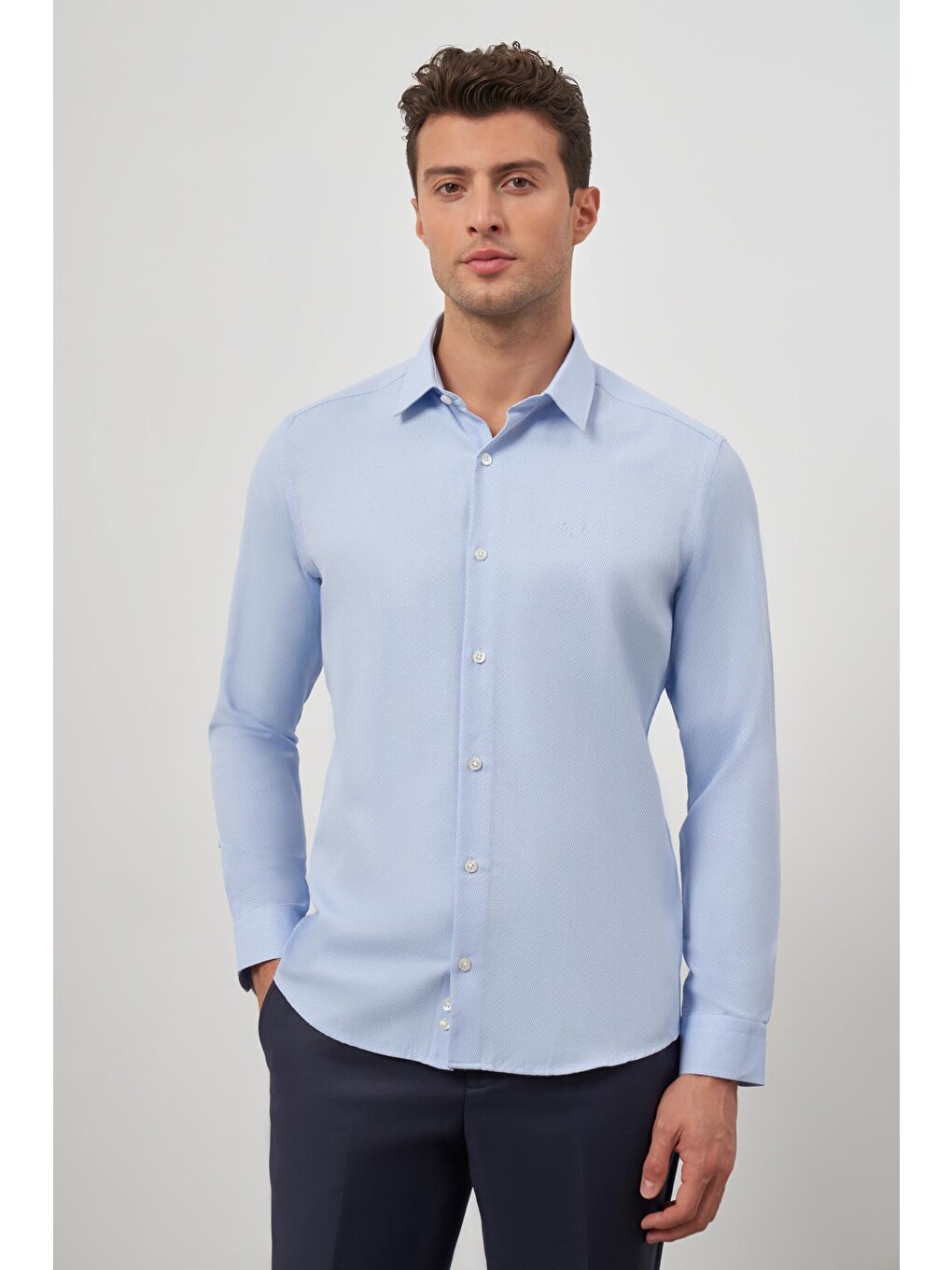 Mavi Uzun Kol Kendinden Desenli Armürlü 032 Sert Yaka Classic Slim Fit Gömlek 1004245151-4