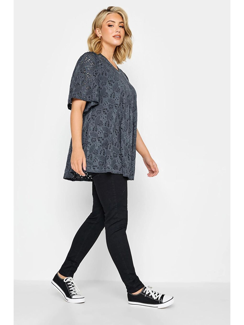 Antrasit Büyük Beden Dantel Detaylı V Yaka Yarım Kollu Astarsız Bluz 302489-1