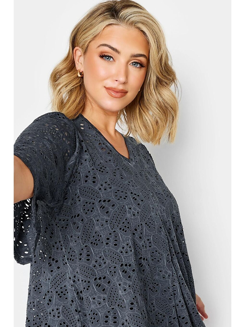 Antrasit Büyük Beden Dantel Detaylı V Yaka Yarım Kollu Astarsız Bluz 302489-3