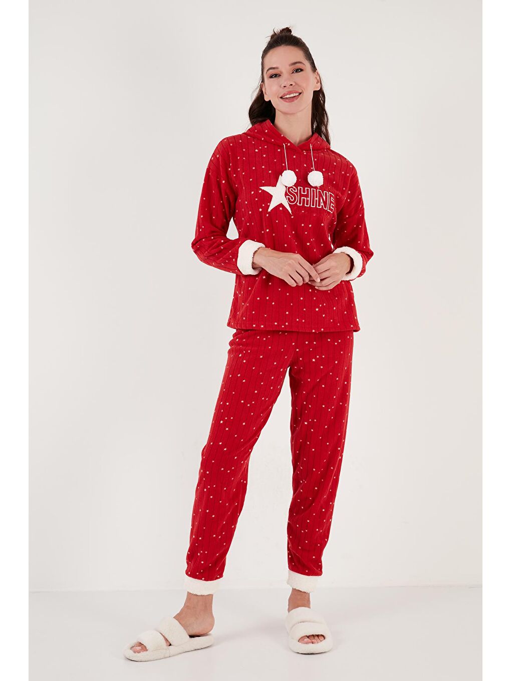 Kırmızı Desenli Regular Fit Kapüşonlu Polar Pijama Takımı 6571004-1