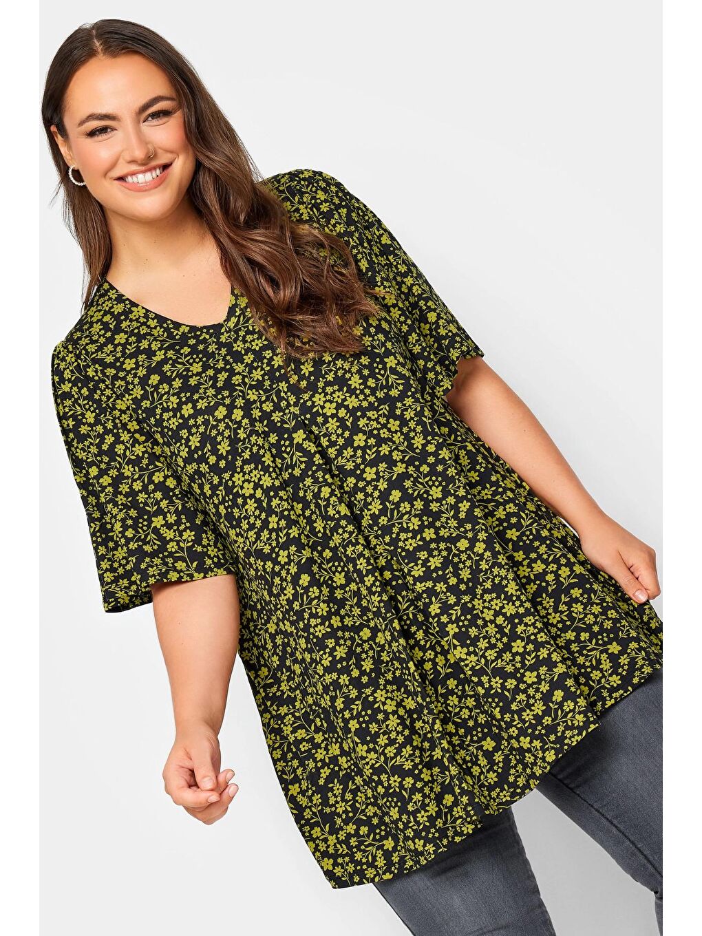 Sarı Büyük Beden V Yaka Desenli Asimetrik Kesim Elastanlı Bluz 321254