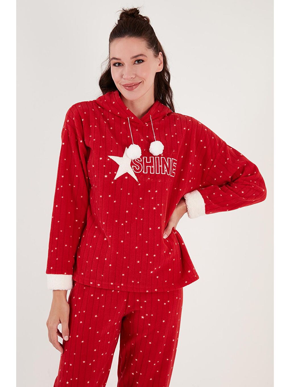 Kırmızı Desenli Regular Fit Kapüşonlu Polar Pijama Takımı 6571004-2