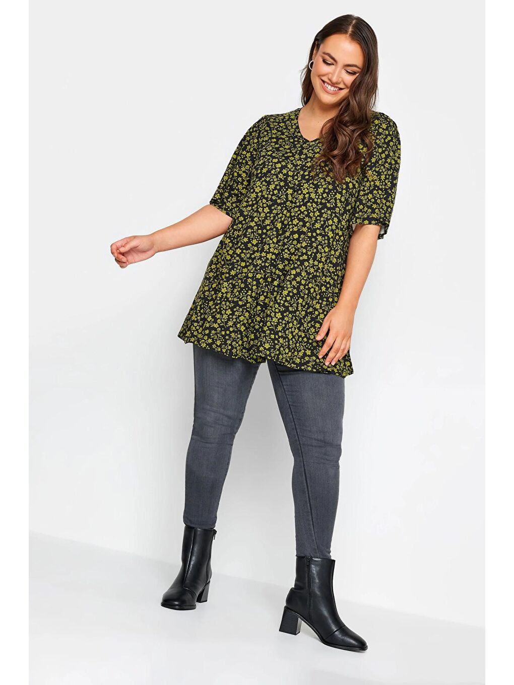 Sarı Büyük Beden V Yaka Desenli Asimetrik Kesim Elastanlı Bluz 321254-1