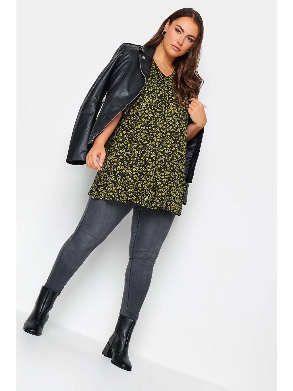 Sarı Büyük Beden V Yaka Desenli Asimetrik Kesim Elastanlı Bluz 321254-3