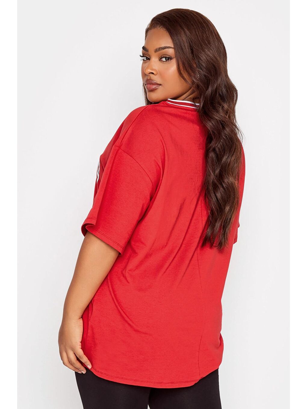 Kırmızı Büyük Beden Önü Baskılı V Yaka Yarım Kollu Uzun Kesim Tişört 302505-4