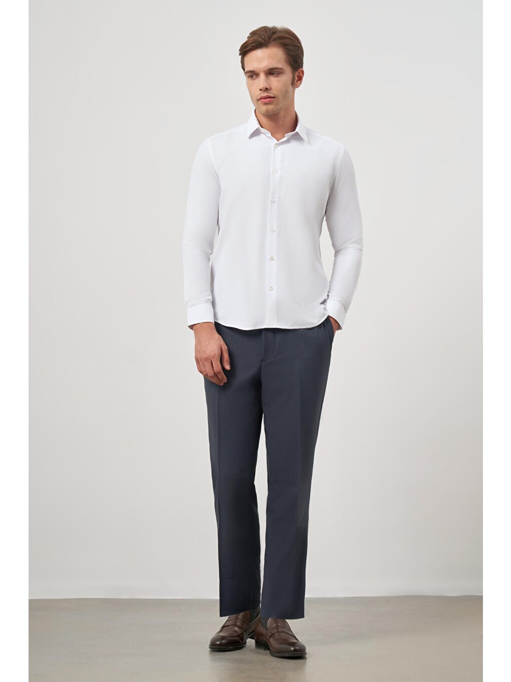 Beyaz Uzun Kol Armürlü 032 Sert Yaka Classic Slim Fit Gömlek 1004245151-1