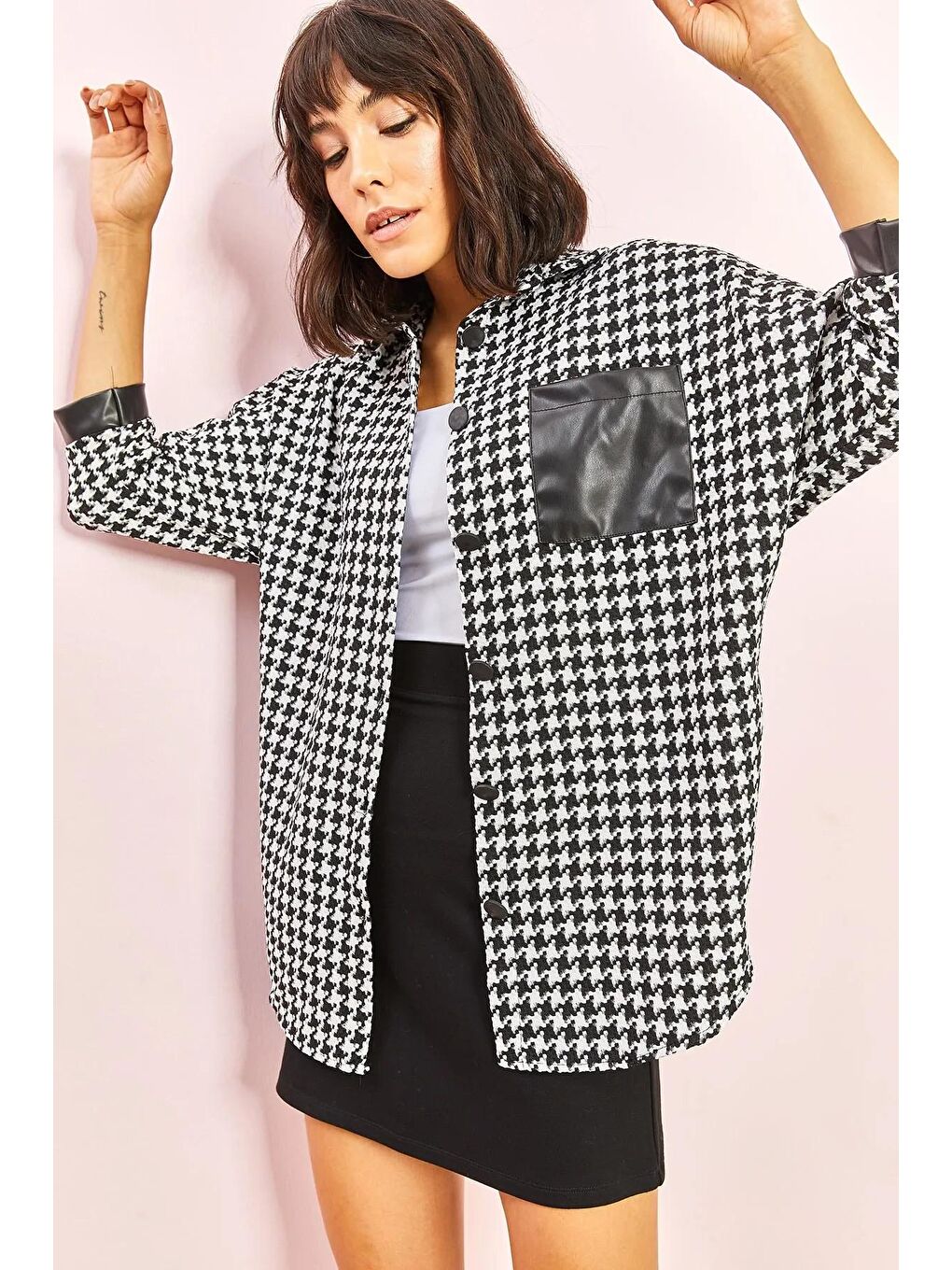 Siyah Kadın Tek Cep Desenli Kazayaği Gömlek 743-1