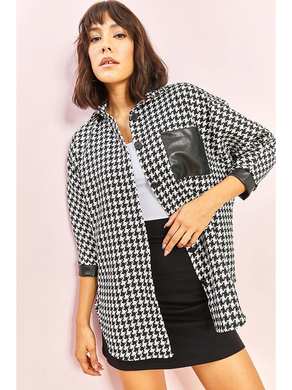 Siyah Kadın Tek Cep Desenli Kazayaği Gömlek 743-3