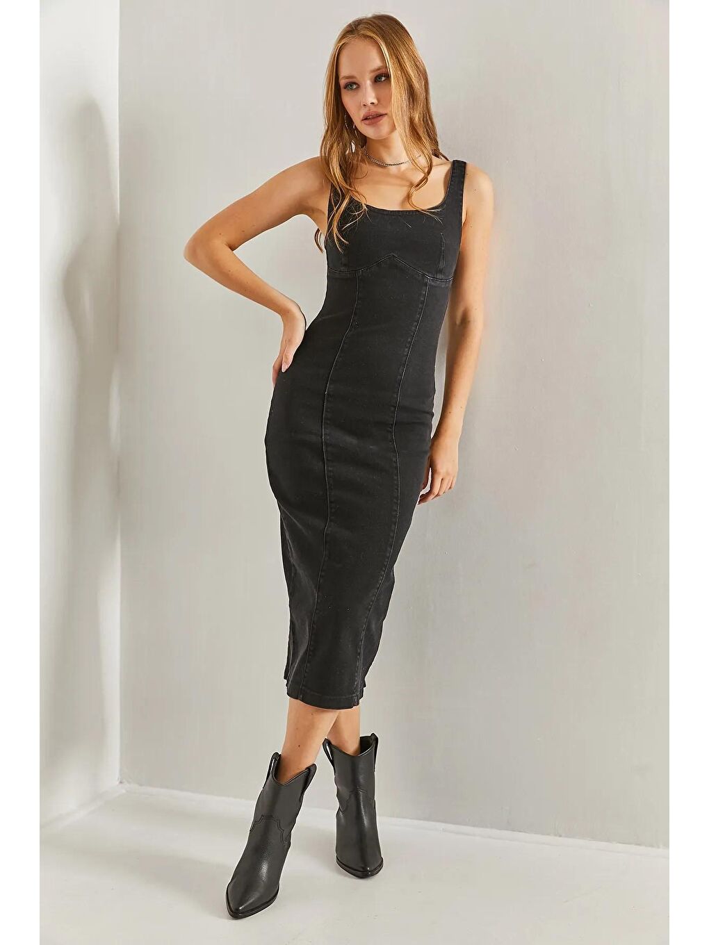 Siyah Kadın Askılı Arkadan Fermuarlı Uzun Elbise