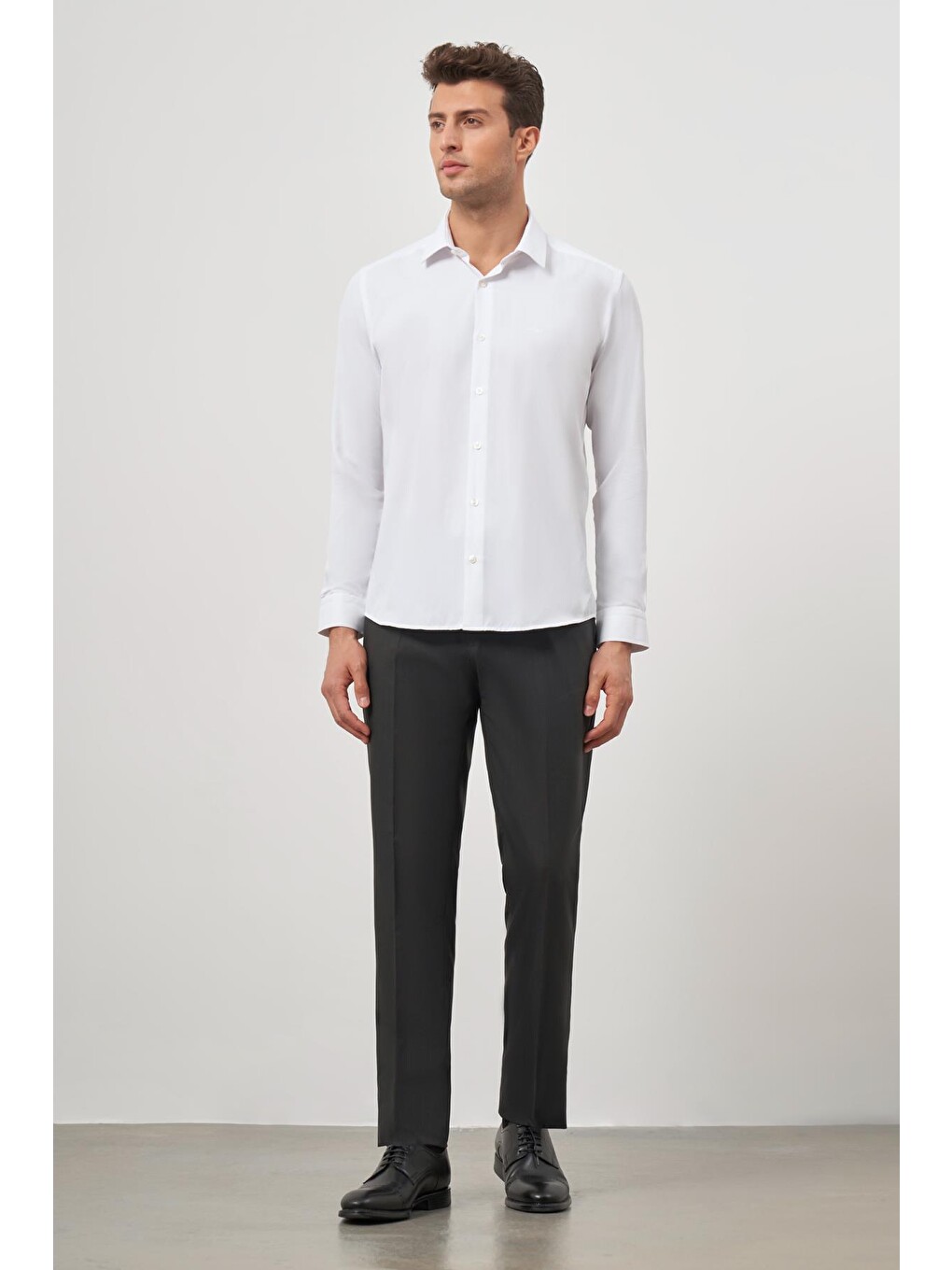 Beyaz Uzun Kol Armürlü 032 Sert Yaka Classic Slim Fit Gömlek 1004245152-1
