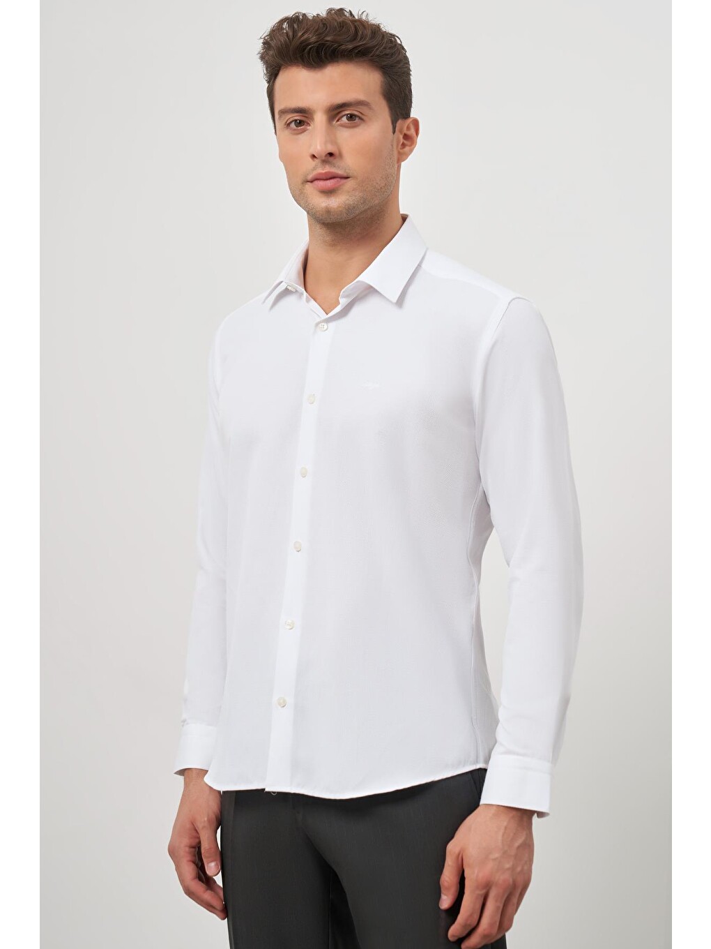 Beyaz Uzun Kol Armürlü 032 Sert Yaka Classic Slim Fit Gömlek 1004245152-4