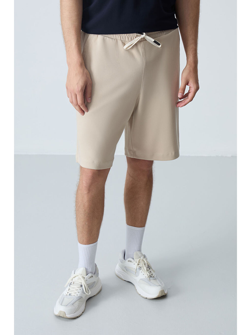 Bej Pamuklu Kalın Yumuşak Dokulu Standart Fit Basic Erkek Şort  - 81275-4