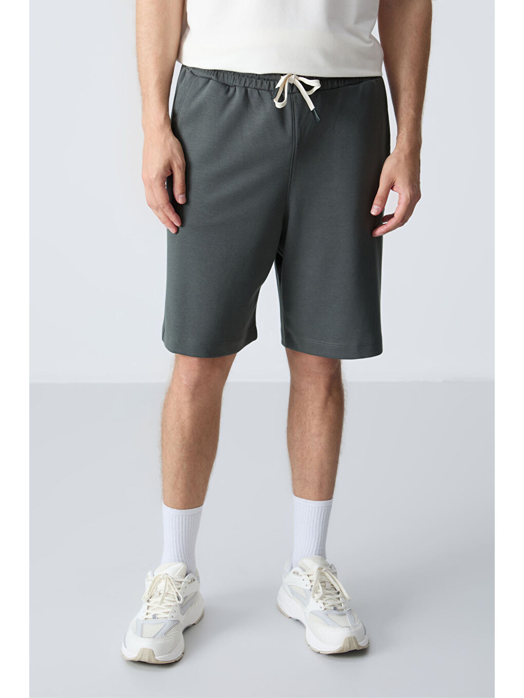 Haki Pamuklu Kalın Yumuşak Dokulu Standart Fit Basic Erkek Şort  - 81275