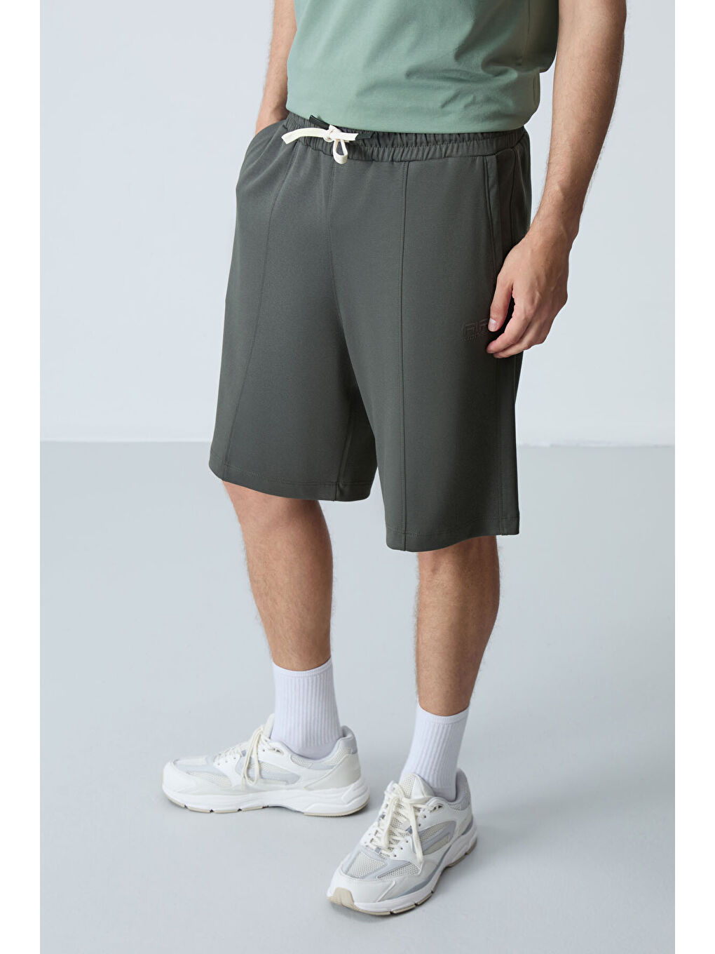 Haki Pamuklu Kalın Yumuşak Dokulu Standart  Fit Basic Erkek Şort  - 81277-1