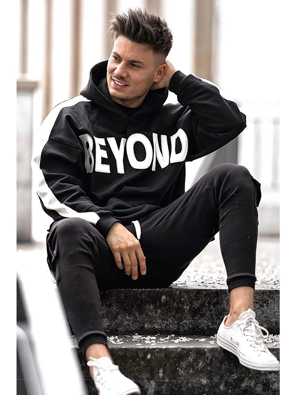 Siyah Kapüşonlu Sweatshirt 5327-4