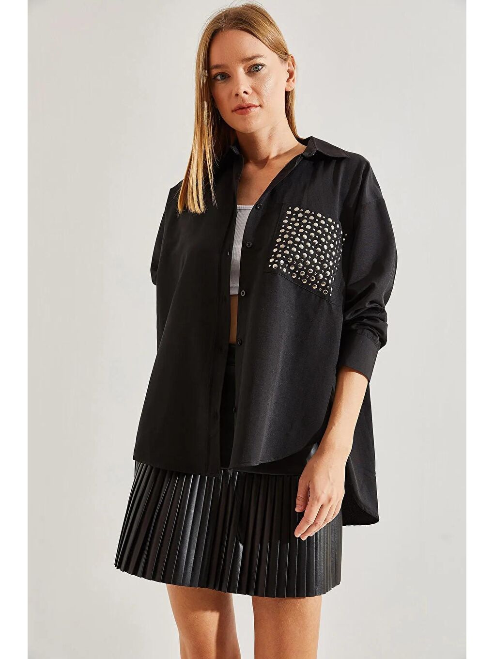Siyah Kadın Tek Cepli Taş İşlemeli Gömlek