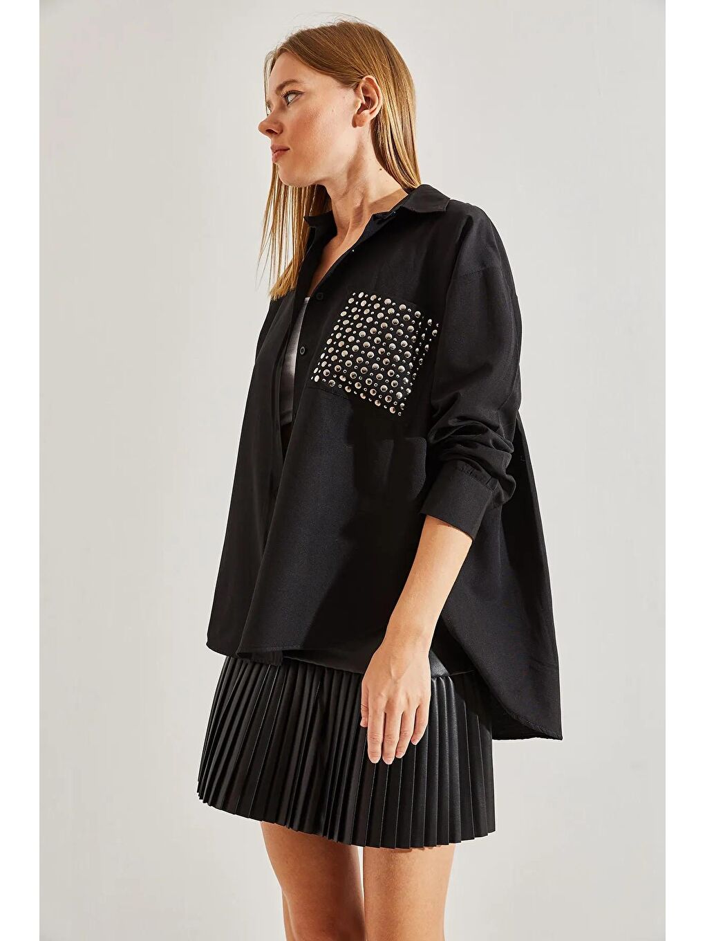 Siyah Kadın Tek Cepli Taş İşlemeli Gömlek-1