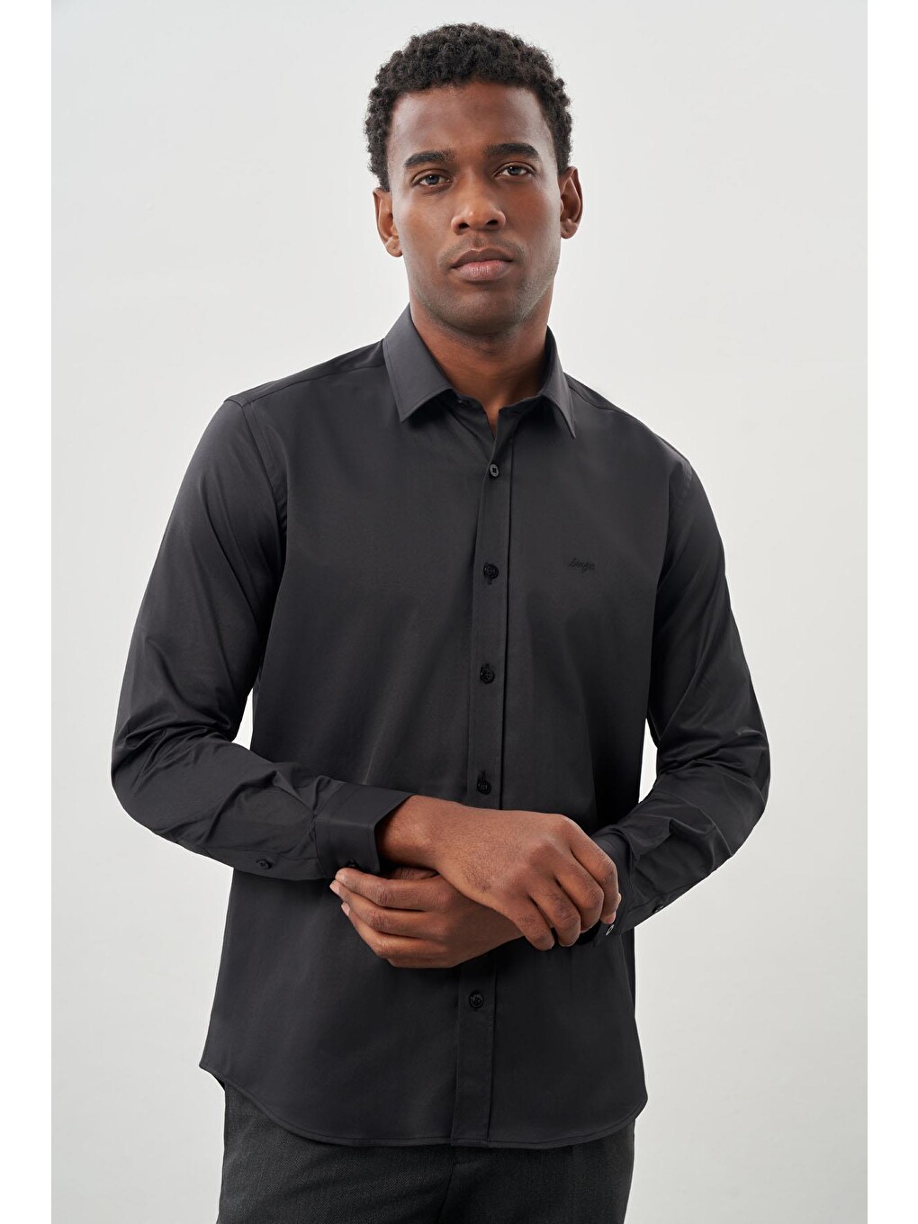Siyah Uzun Kollu Sert Yaka Cepsiz Pamuklu Elastanlı Klasik Slim Fit Dar Kesim Gömlek 1004245234-2