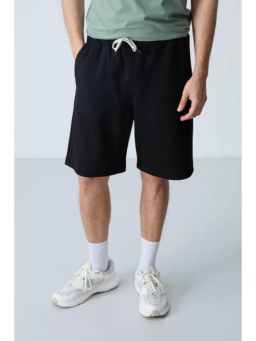 Siyah Pamuklu Kalın Yumuşak Dokulu Standart Fit Basic Erkek Şort  - 81275-2