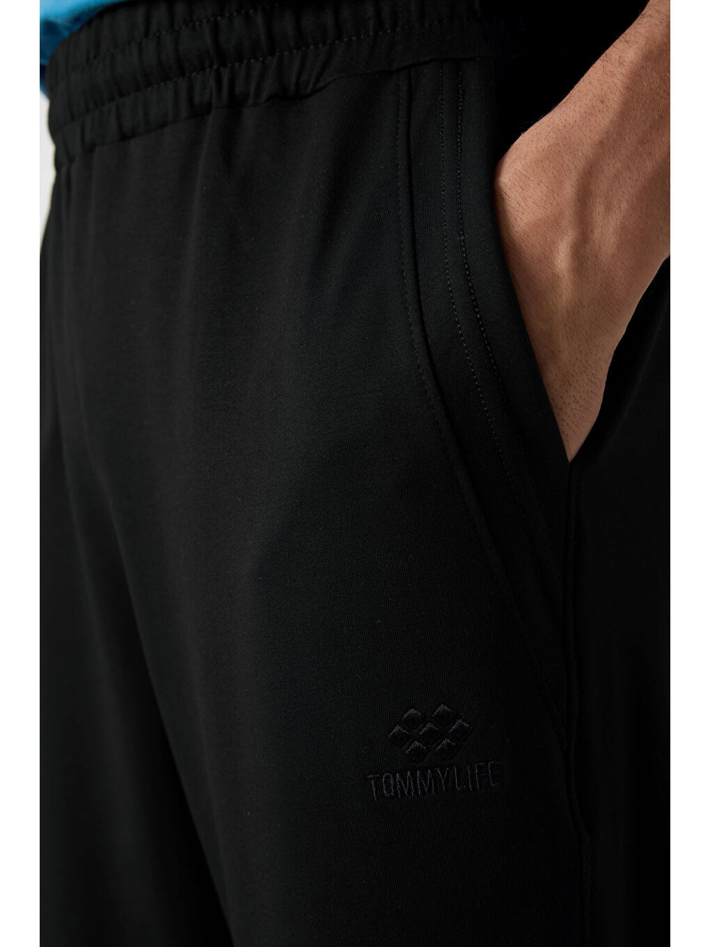 Siyah Pamuklu Yumuşak Dokulu Standart Fit Nakışlı Erkek Kapri - 83102-2