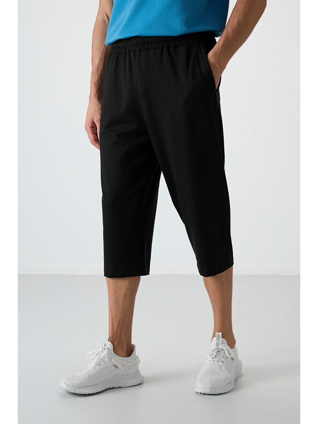 Siyah Pamuklu Yumuşak Dokulu Standart Fit Nakışlı Erkek Kapri - 83102-3