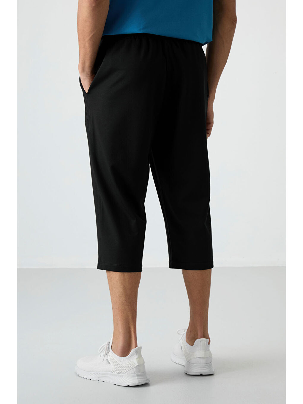 Siyah Pamuklu Yumuşak Dokulu Standart Fit Nakışlı Erkek Kapri - 83102-4