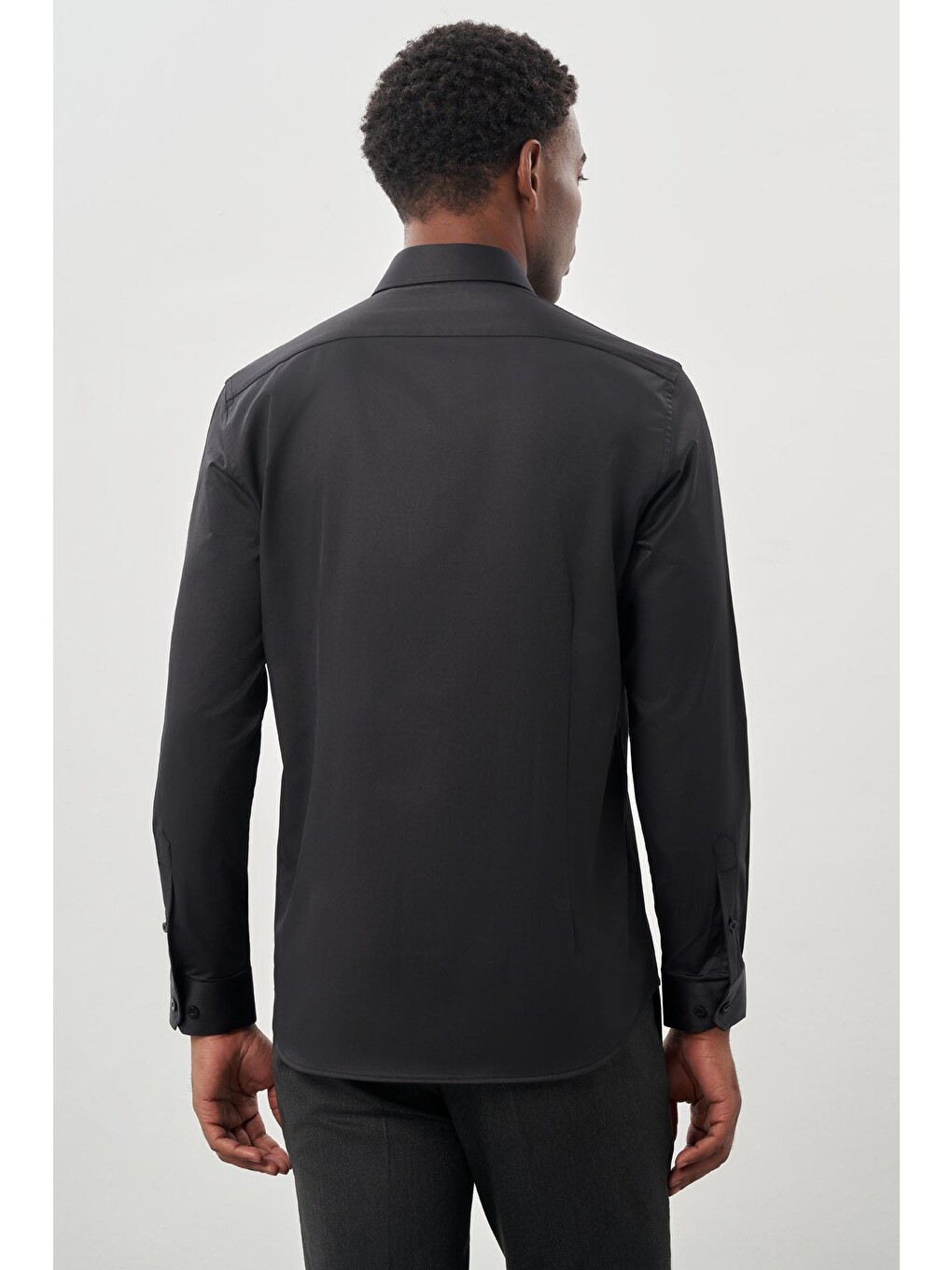 Siyah Uzun Kollu Sert Yaka Cepsiz Pamuklu Elastanlı Klasik Slim Fit Dar Kesim Gömlek 1004245234-4