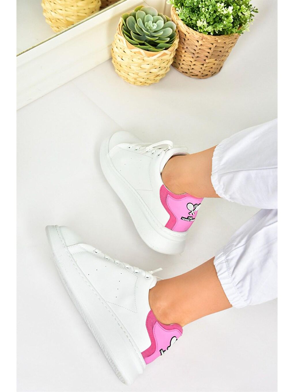 M610275509 Beyaz/Pembe Kadın Sneakers
