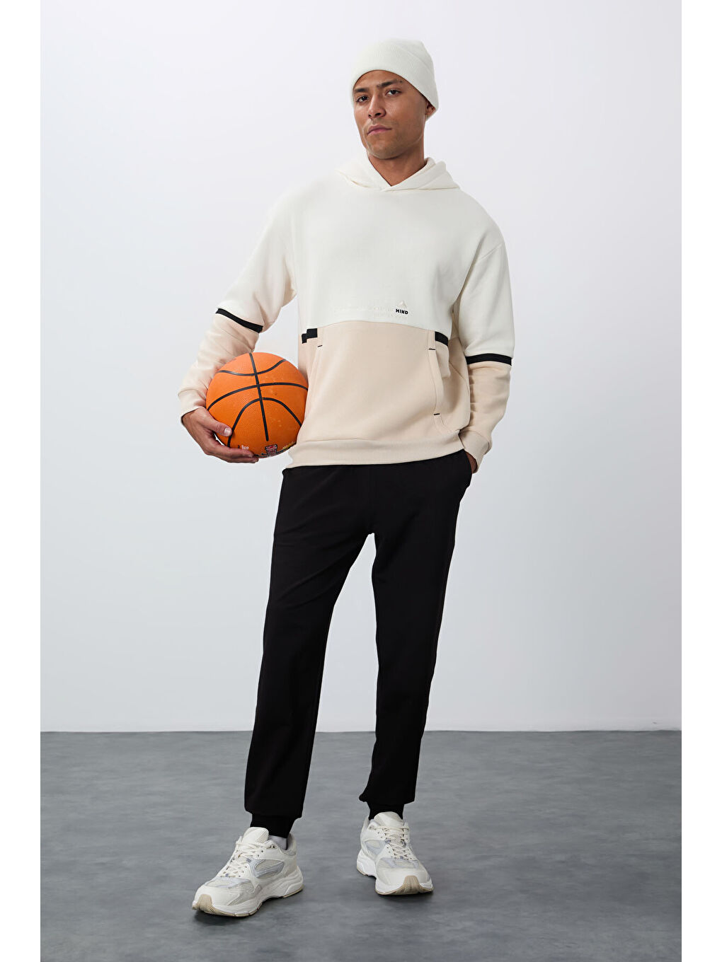 Ekru Pamuklu Kalın İçi Tüylü Yumuşak Dokulu Comfort Fit Nakışlı  Erkek Hoodie - 88417-2