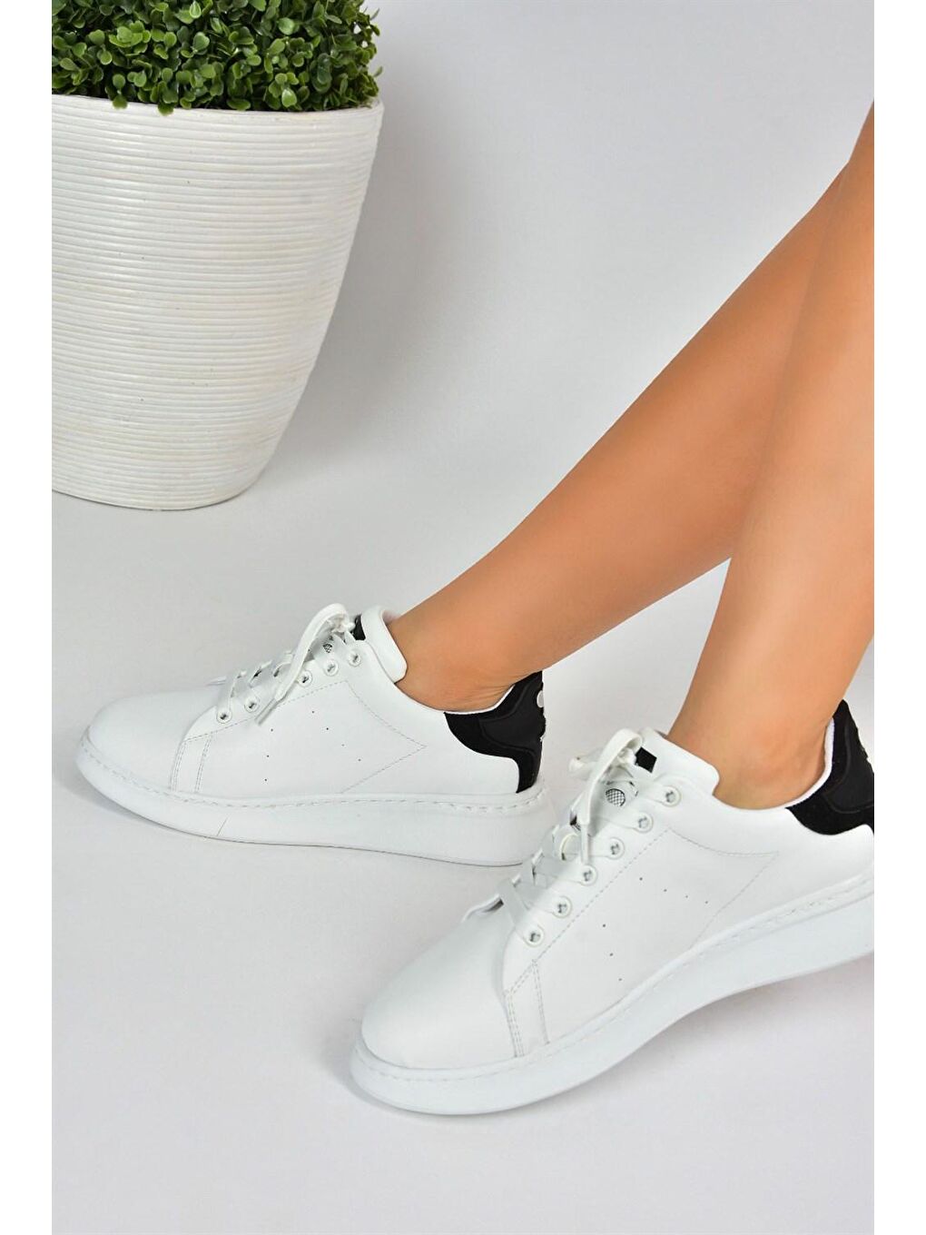 M610275509 Beyaz/Siyah Kadın Sneakers