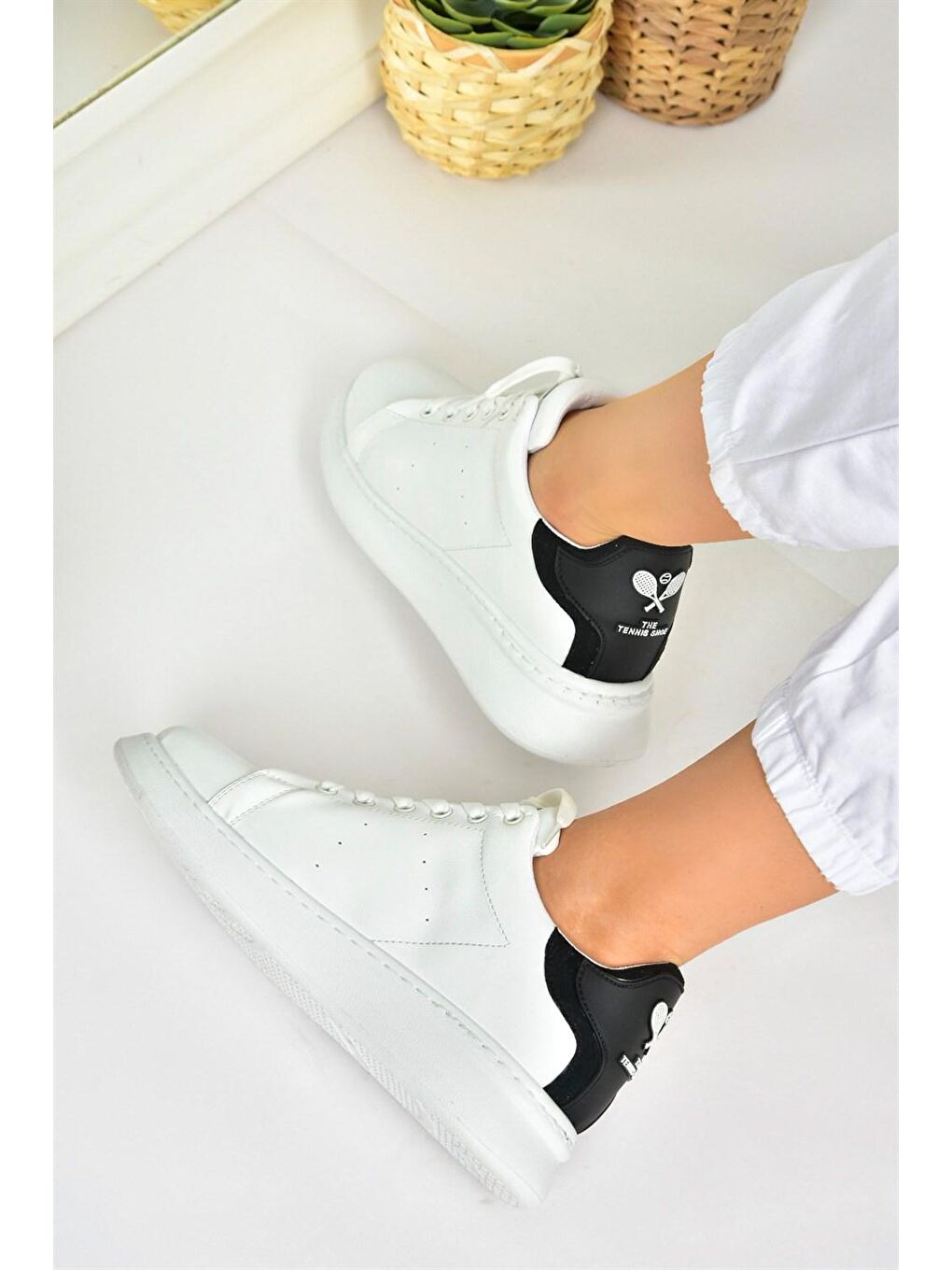 M610275509 Beyaz/Siyah Kadın Sneakers-1