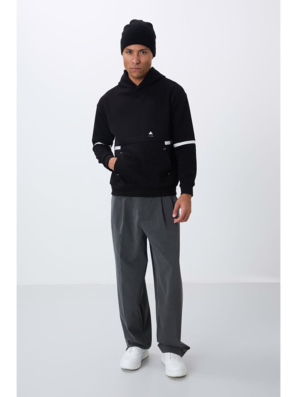 Siyah Pamuklu Kalın İçi Tüylü Yumuşak Dokulu Comfort Fit Nakışlı  Erkek Hoodie - 88417-1