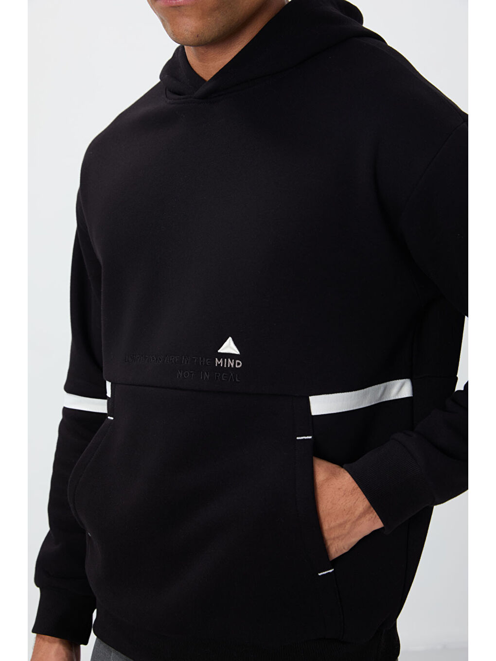 Siyah Pamuklu Kalın İçi Tüylü Yumuşak Dokulu Comfort Fit Nakışlı  Erkek Hoodie - 88417-3