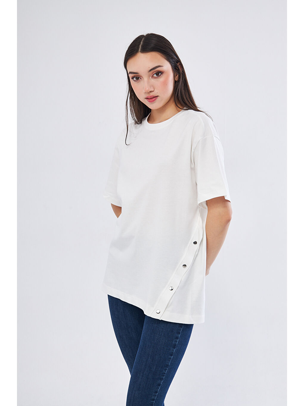 Çıtçıt Detaylı Beyaz Tshirt-2