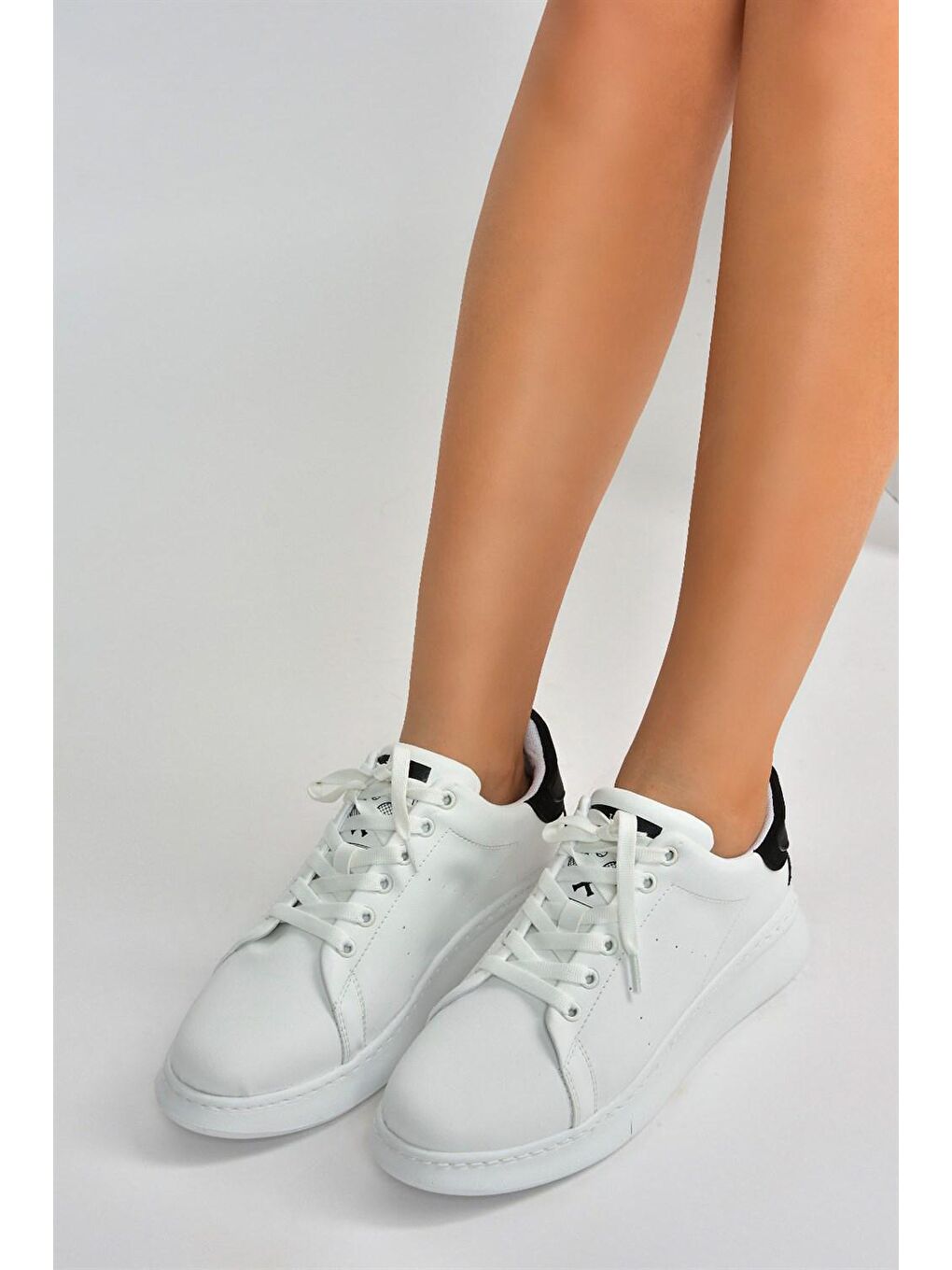 M610275509 Beyaz/Siyah Kadın Sneakers-4