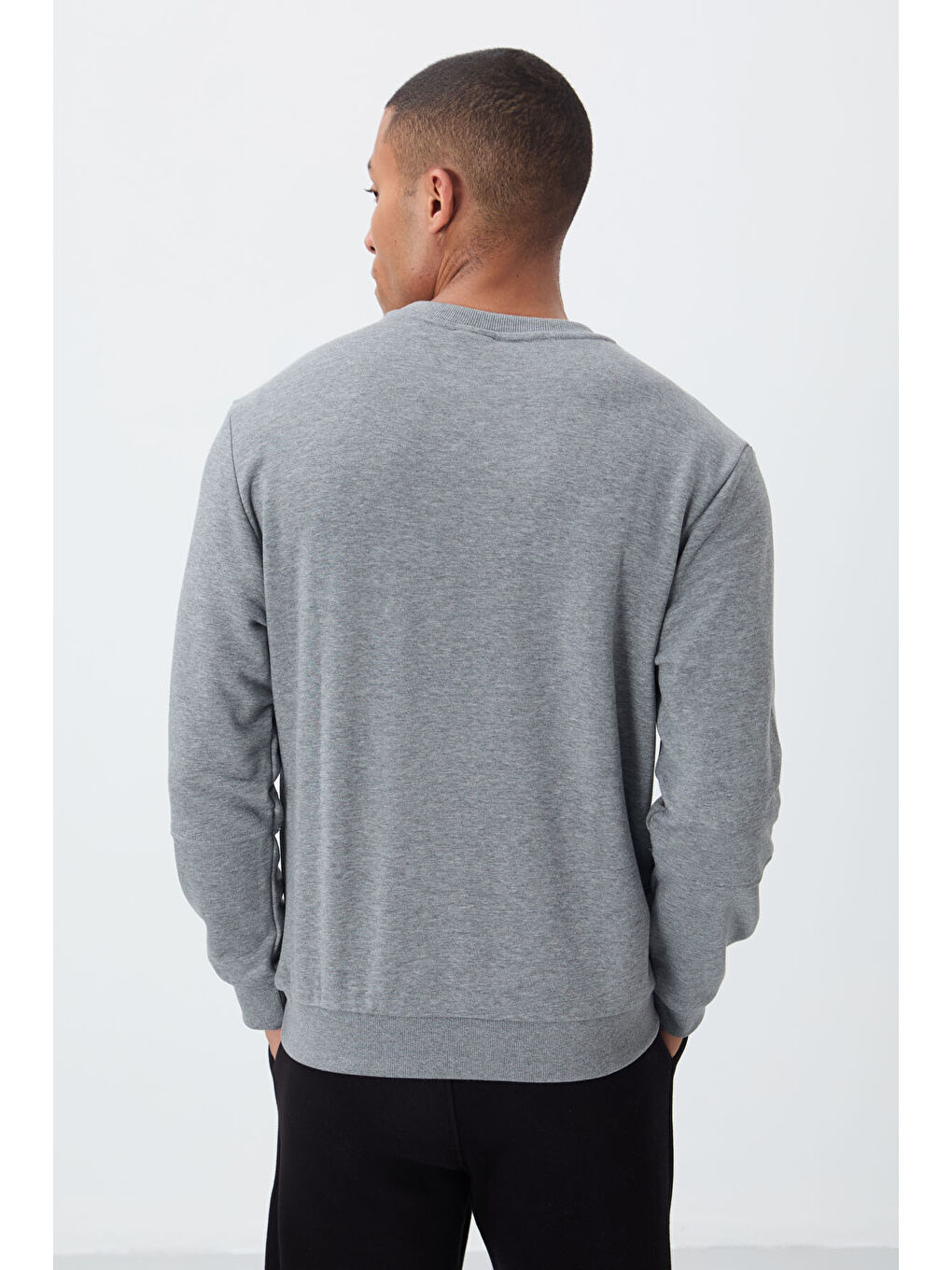 Gri Melanj Kompakt Pamuklu Kalın Pürüzsüz Dokulu O Yaka Standart Fit Erkek Sweatshirt -88405-4