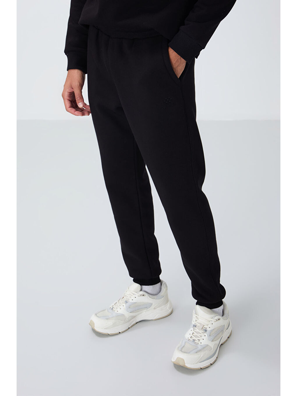 Siyah Pamuklu Kalın İçi Tüylü Yumuşak Dokulu Comfort Fit Nakışlı Erkek Eşofman Takım -85265-2