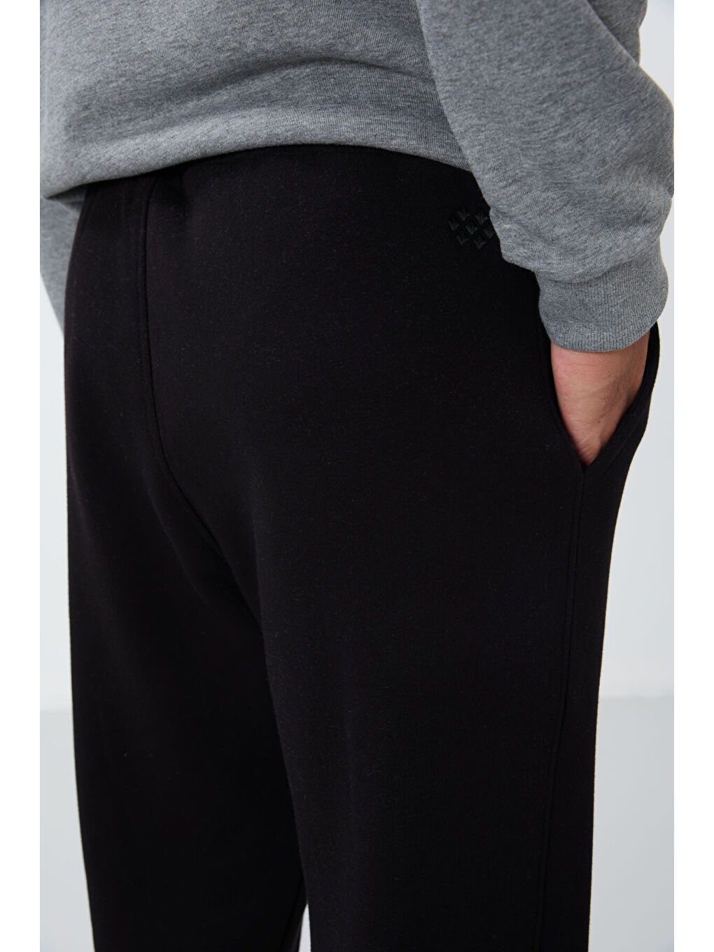 Siyah Pamuklu Kalın İçi Tüylü Yumuşak Dokulu Oversize Nakışlı Erkek Eşofman Altı -82146-2