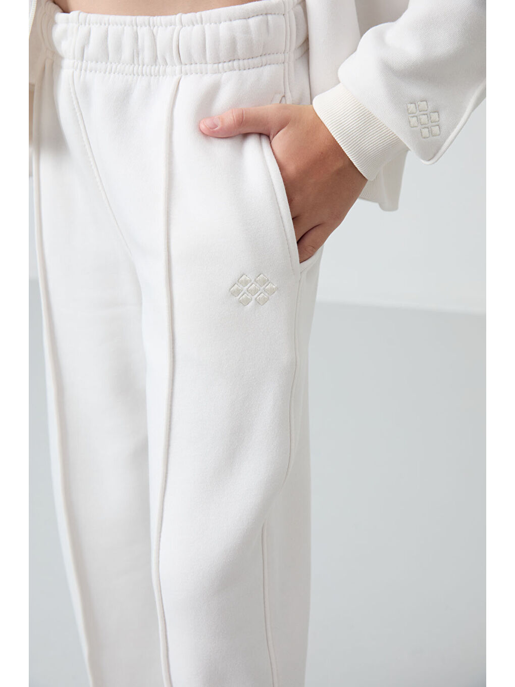 Ekru Pamuklu İçi Tüylü Yumuşak Dokulu Standart Fit Nakışlı Kız Çocuk Eşofman Takım - 75161-3