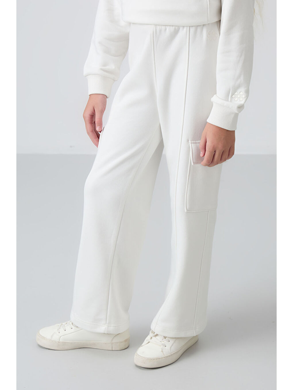 Ekru Pamuklu İçi Tüylü Yumuşak Dokulu Standart Fit Nakışlı Kız Çocuk Eşofman Takım - 75159-3