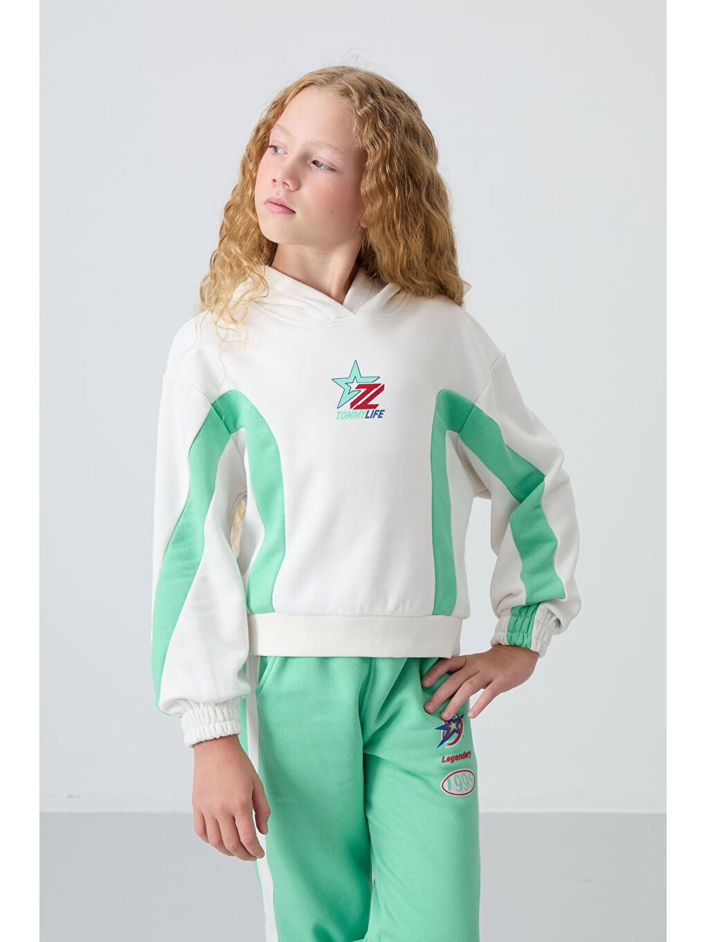 Ekru-Su Yeşil Pamuklu İçi Tüylü Yumuşak Dokulu Standart Fit Baskılı Kız Çocuk Eşofman Takım - 75166-2