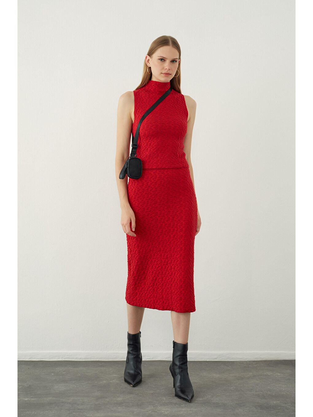 Kırmızı Dik Yaka Triko Bluz