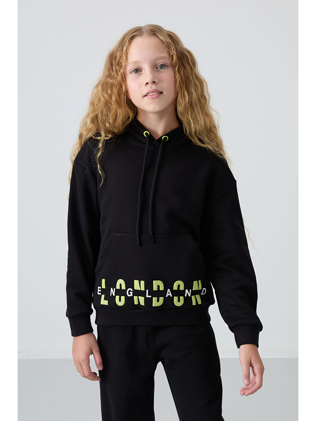 Siyah Pamuklu İçi Tüylü Yumuşak Dokulu Oversize Baskılı Kız Çocuk Eşofman Takım - 75147-1