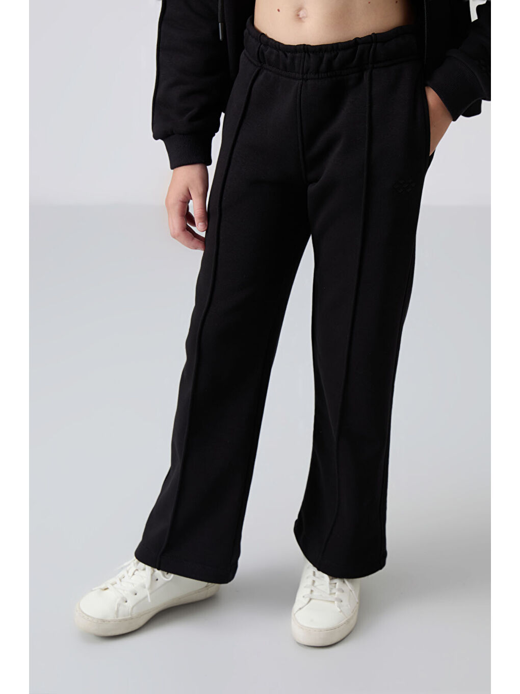 Siyah Pamuklu İçi Tüylü Yumuşak Dokulu Standart Fit Nakışlı Kız Çocuk Eşofman Takım - 75161-2