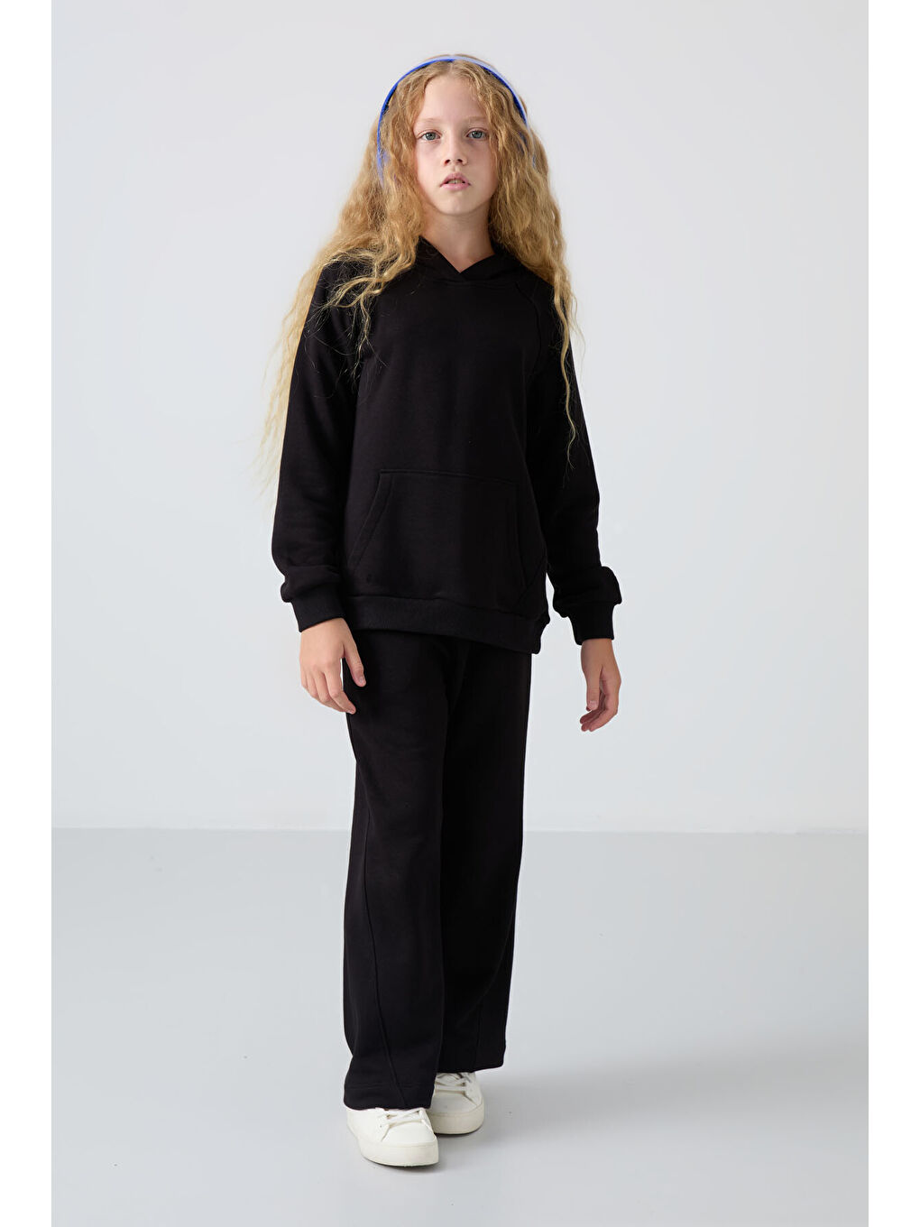 Siyah Pamuklu İçi Tüylü Yumuşak Dokulu Standart Fit Nakışlı Kız Çocuk Eşofman Takım - 75162