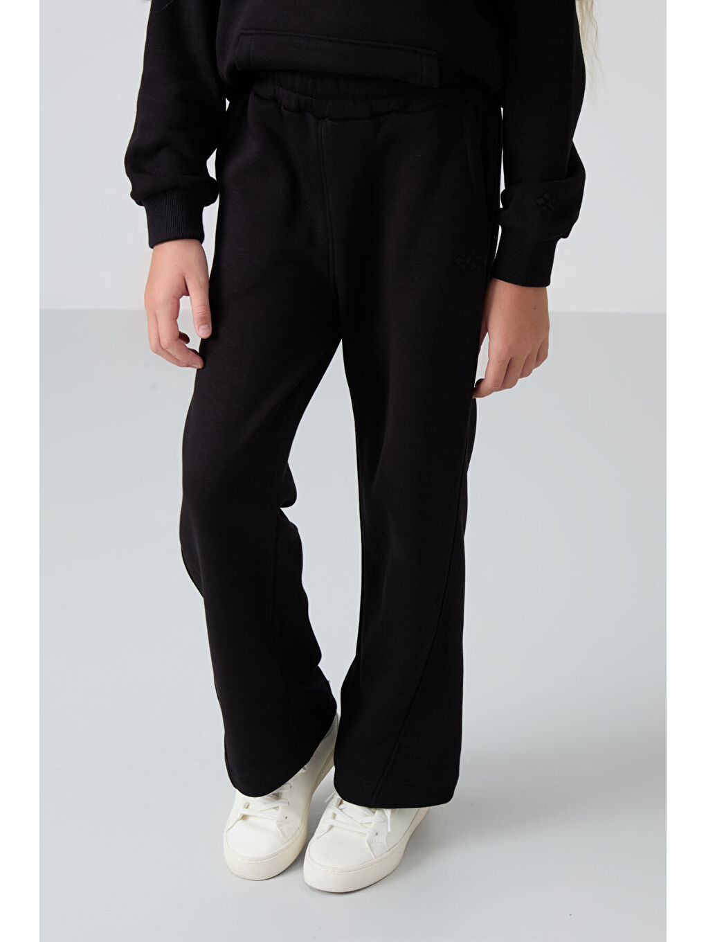 Siyah Pamuklu İçi Tüylü Yumuşak Dokulu Standart Fit Nakışlı Kız Çocuk Eşofman Takım - 75162-3