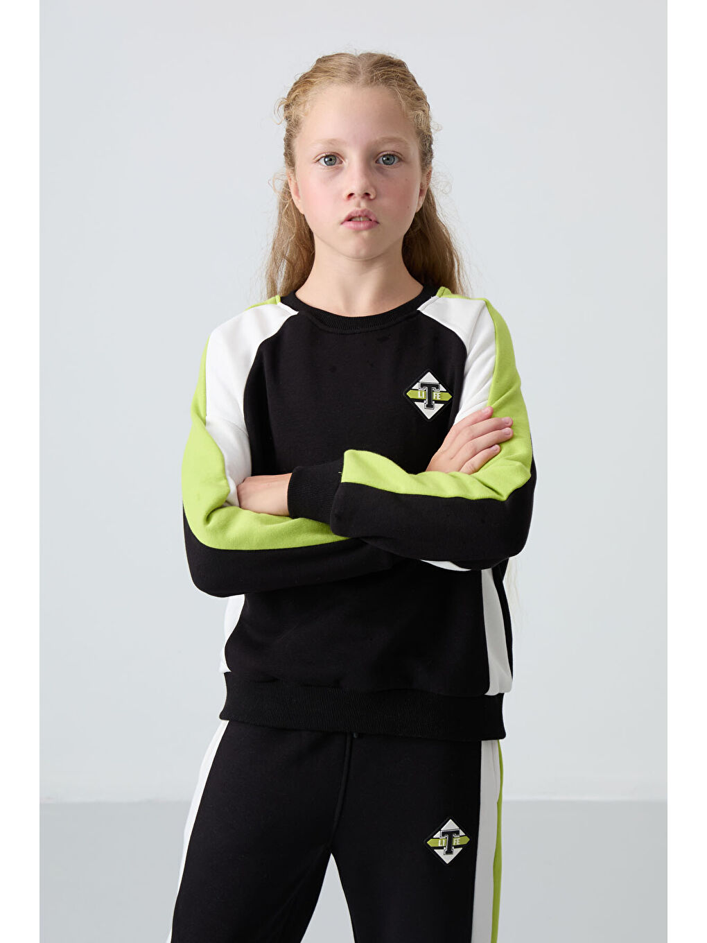 Siyah Pamuklu İçi Tüylü Yumuşak Dokulu Standart Fit Baskılı Kız Çocuk Eşofman Takım - 75165-1