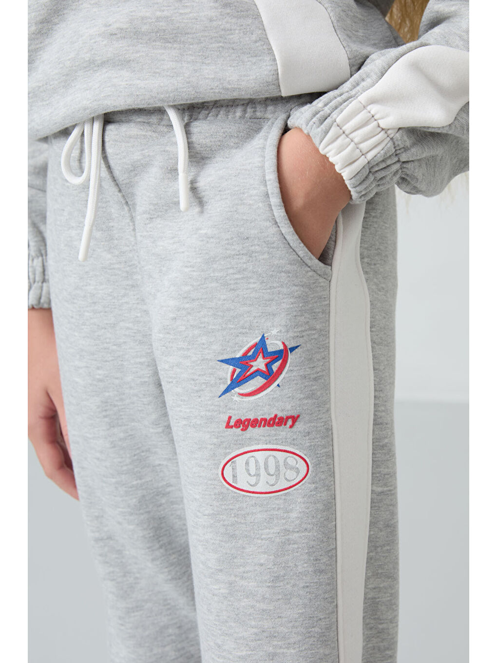 Gri Melanj Pamuklu İçi Tüylü Yumuşak Dokulu Standart Fit Baskılı Kız Çocuk Eşofman Takım - 75166-3