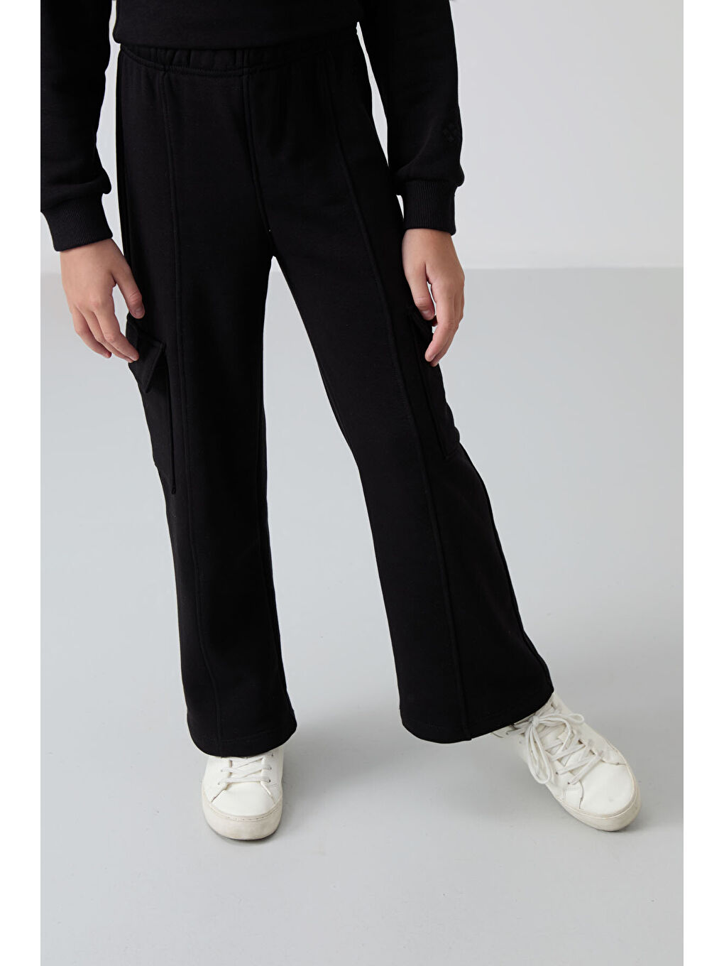 Siyah Pamuklu İçi Tüylü Yumuşak Dokulu Standart Fit Nakışlı Kız Çocuk Eşofman Takım - 75159-2